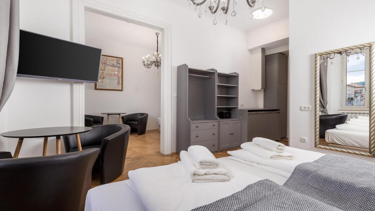 Apartments Art Teatro Рийека Екстериор снимка