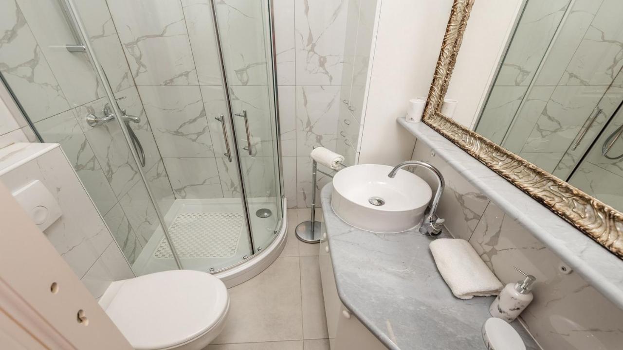 Apartments Art Teatro Рийека Екстериор снимка